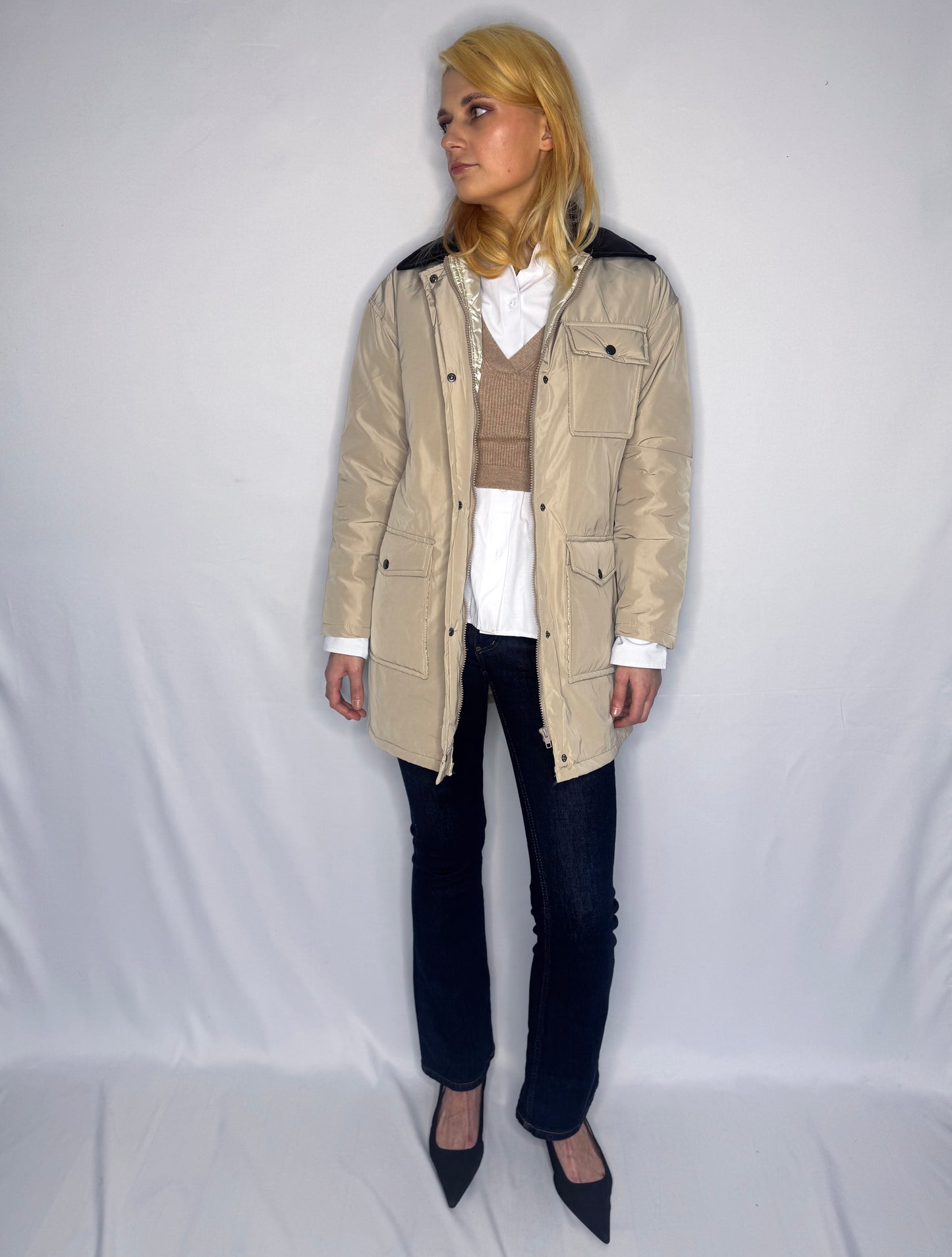 Akmens krāsas polsterēts sieviešu mētelis ar imitētas ādas apkakli