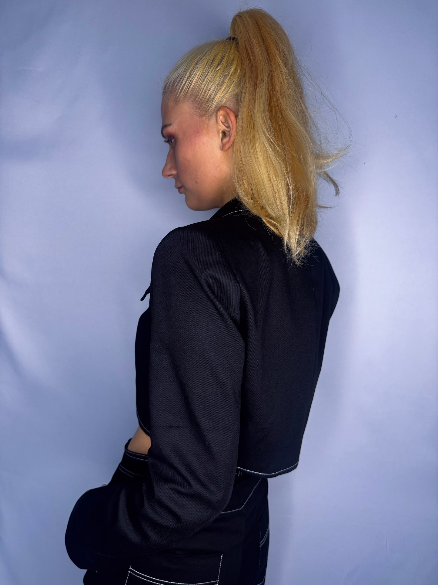 Jaka ar Garbardīna dūriena detaļas apgriezumu