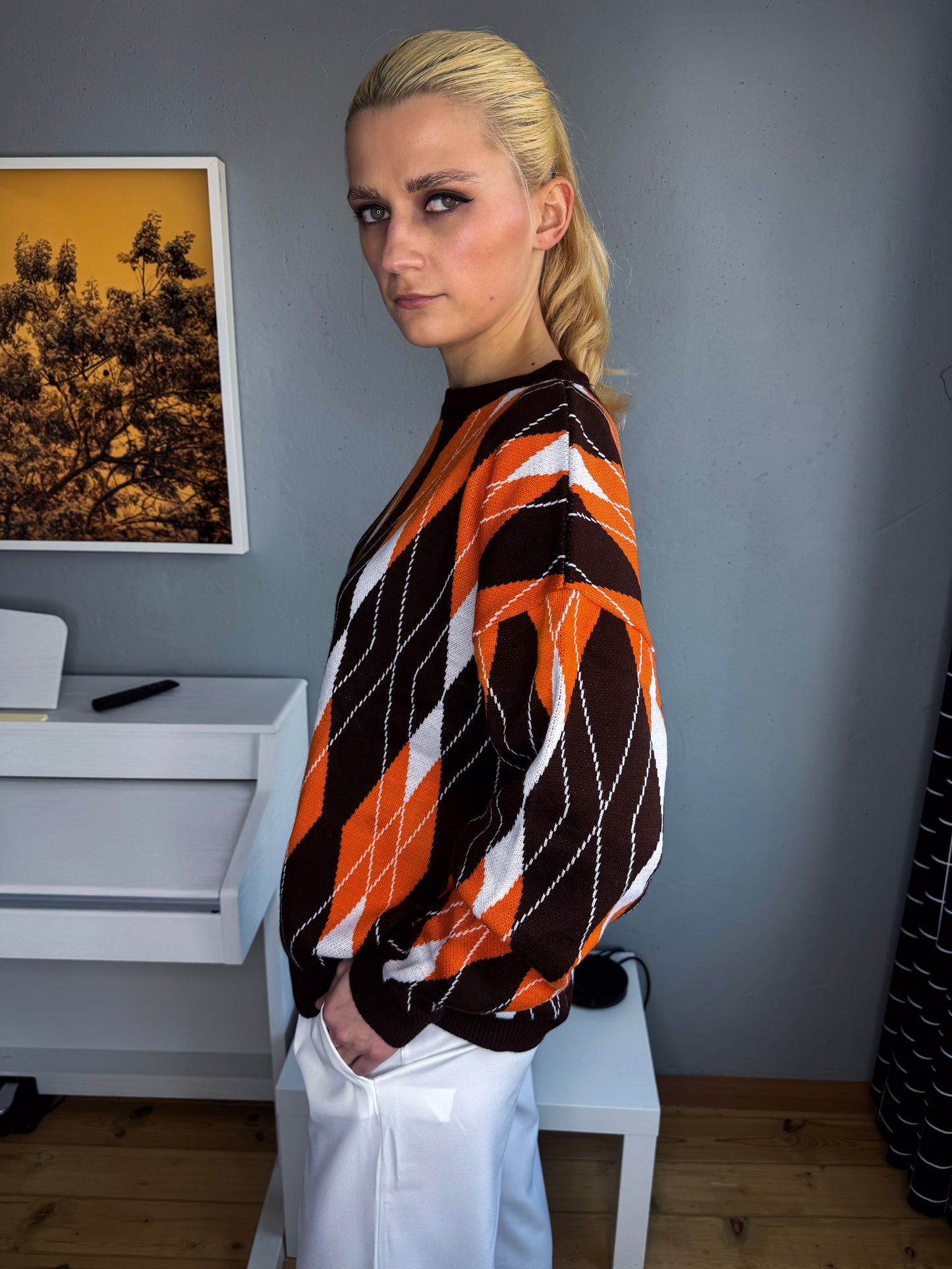 Lielizmēra Baklava raksta džemperis - oranži balts