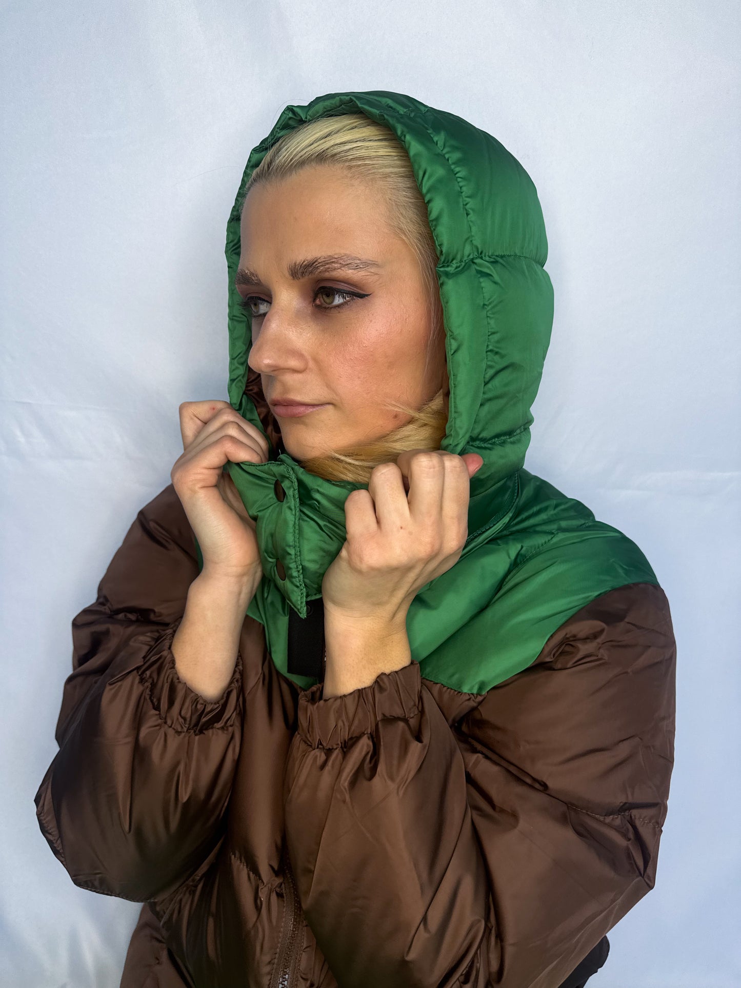 Divu toņu jaka ar kapuci - kafija - zaļa
