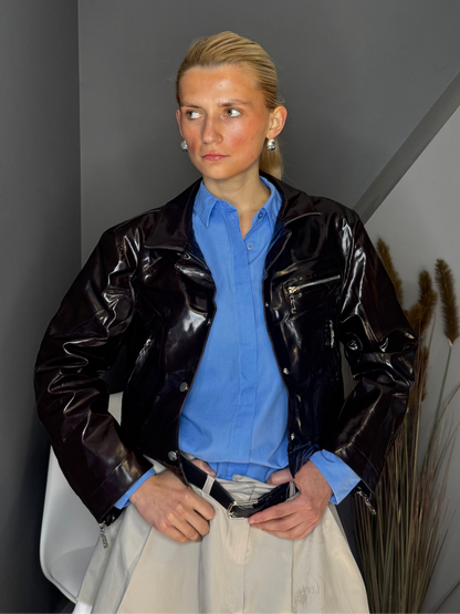 Spīdīga ādas jaka ar rāvējslēdzēja detaļām - brūna